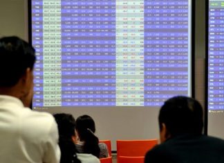 CPI giảm không làm vui lòng nhà đầu tư