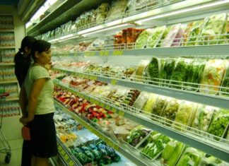 Hà Nội: Giá rau xanh tăng vọt do trời mưa